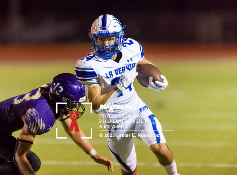 Texas high school football game between La Vernia and Navarro.