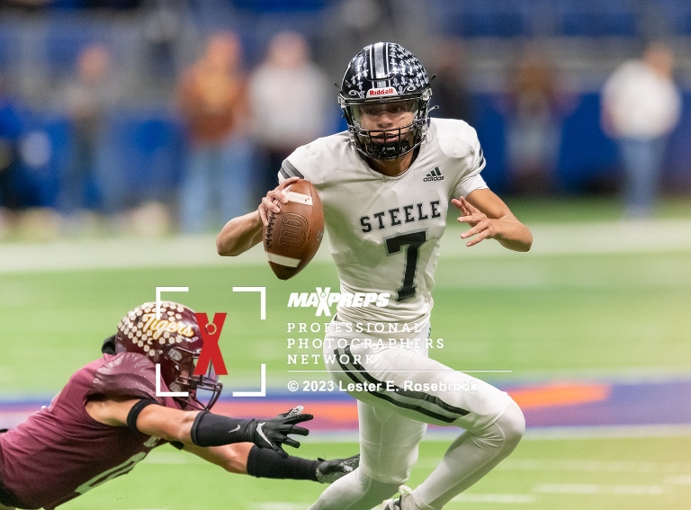 Texas high school football game between Cibolo Steele and Dripping Springs.